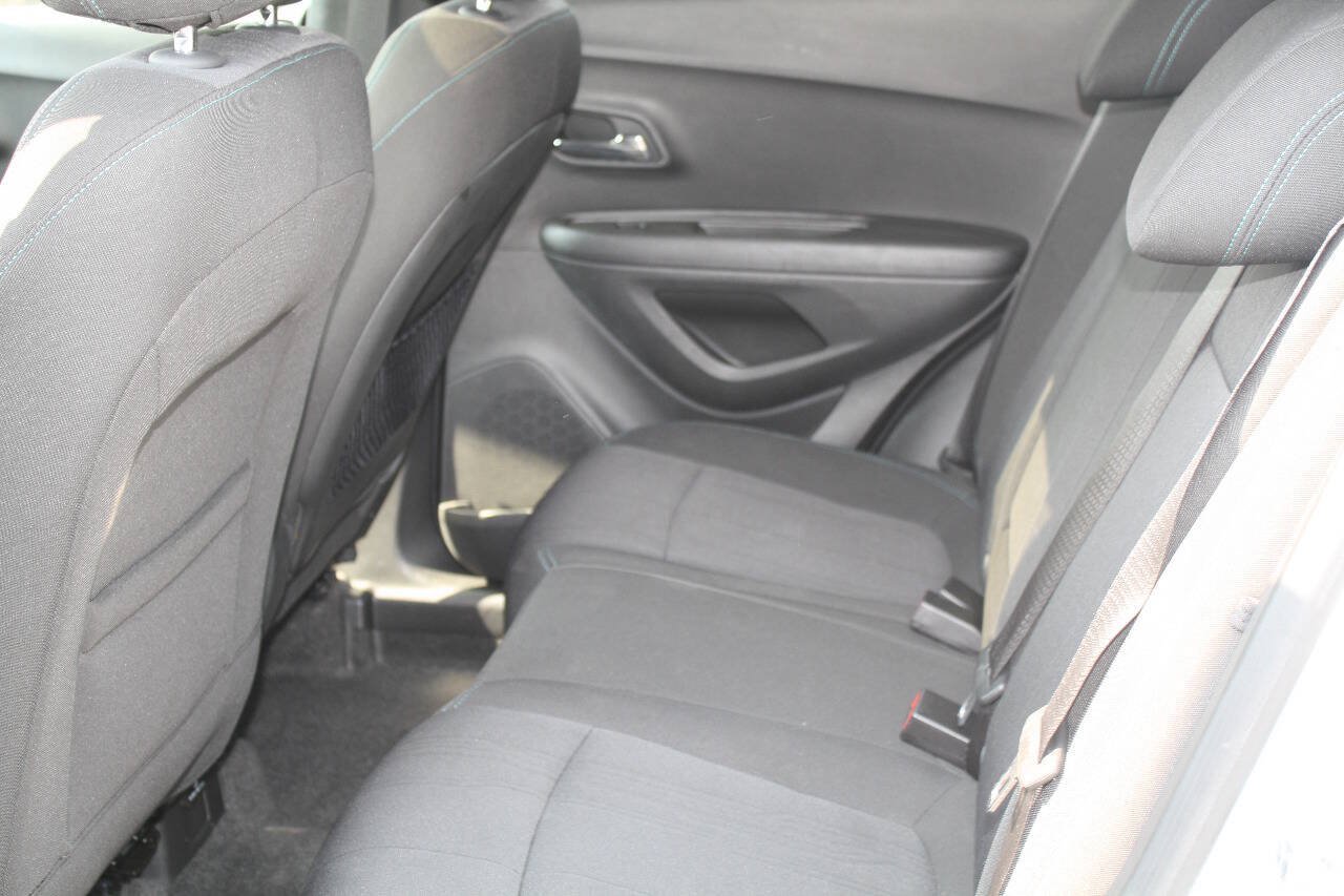 Used 2015 Chevrolet Trax LT w/ LT Sun and Sound Package AWD/4WD image 8