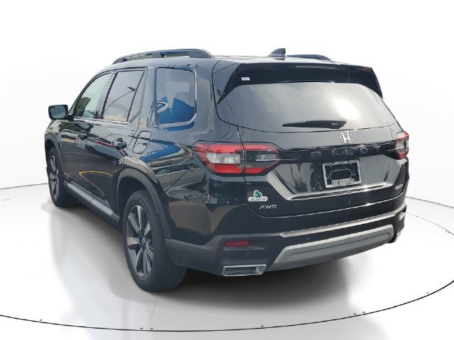 Used 2025 Honda Pilot Touring image 3