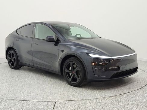 Used 2026 Tesla Model Y AWD image 3