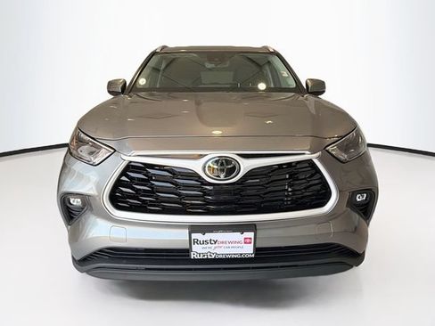 Certified 2026 Toyota Highlander XLE AWD/4WD image 2