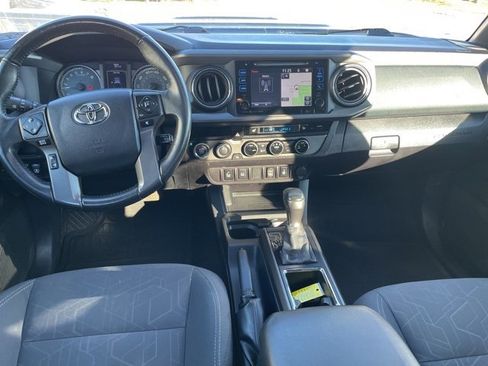 Used 2017 Toyota Tacoma TRD Sport image 3