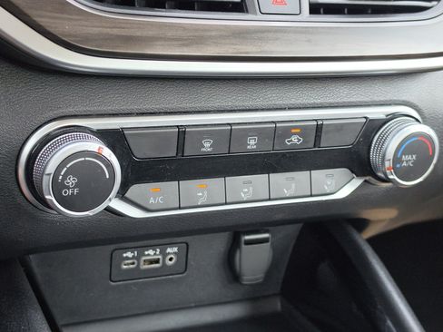 Used 2024 Nissan Altima 2.5 SV FWD image 23
