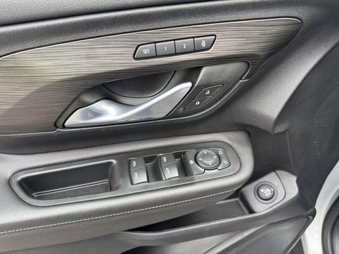 Used 2022 GMC Terrain SLT w/ Elevation Edition image 23