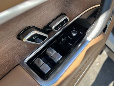 Used 2023 Land Rover Range Rover SE image 25