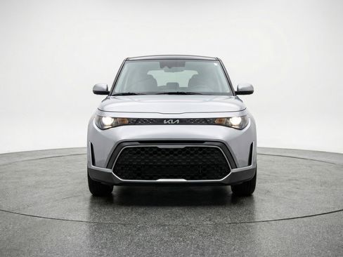 Used 2025 Kia Soul LX w/ LX Technology Package image 2