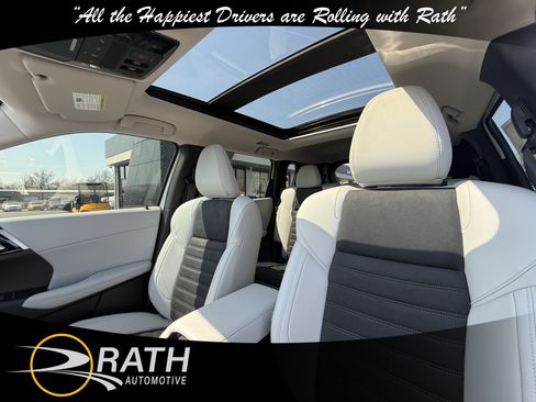 New 2026 Mitsubishi Outlander SE image 13