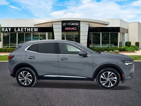 Used 2022 Buick Envision Essence w/ Technology Package I image 5