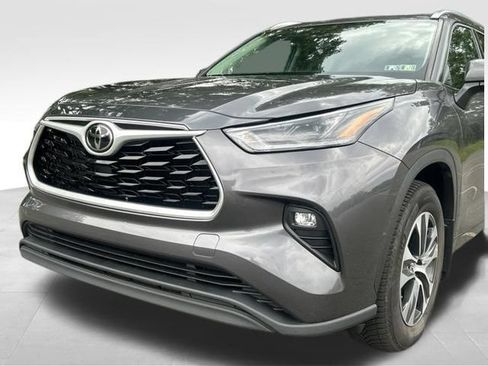 Used 2021 Toyota Highlander XLE AWD/4WD image 10
