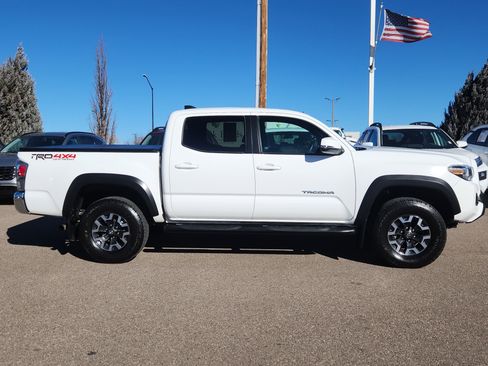Used 2023 Toyota Tacoma TRD Off-Road image 2