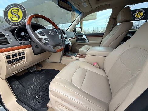 Used 2013 Toyota Land Cruiser image 11