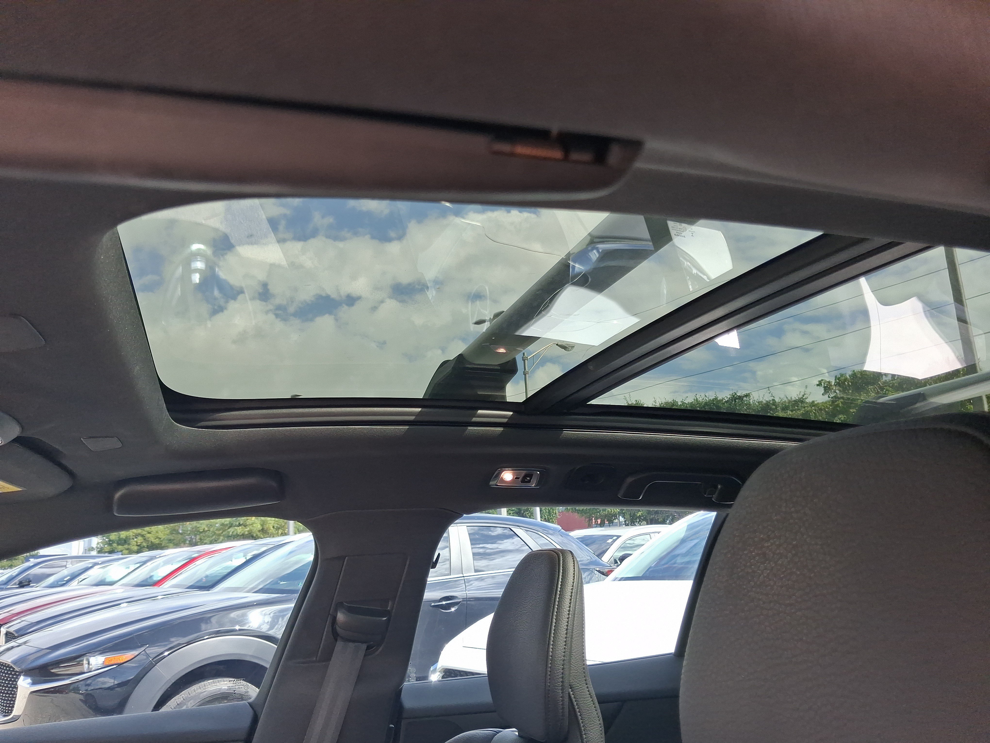 Used 2020 Volvo V60 T5 Momentum FWD image 11