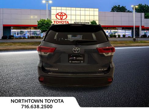 Used 2019 Toyota Highlander XLE w/ Protection Package #3 AWD/4WD image 30
