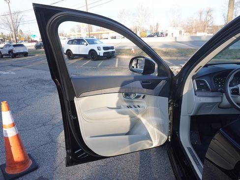 Used 2022 Volvo XC90 T6 Inscription w/ Advanced Package image 31