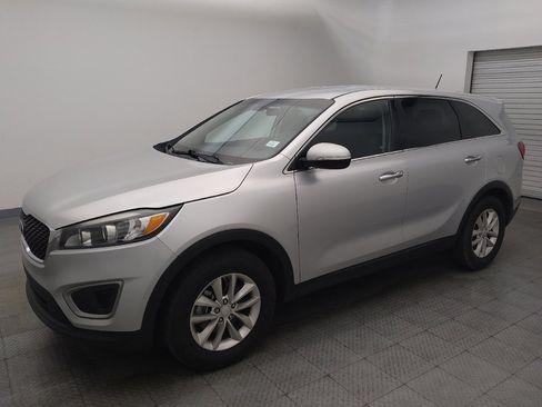 Used 2016 Kia Sorento L image 2