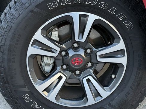 Used 2018 Toyota Tacoma TRD Sport image 10