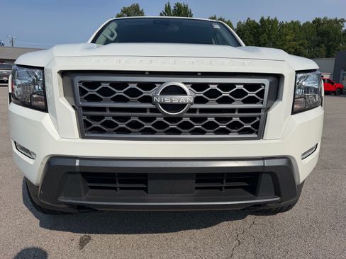 Used 2024 Nissan Frontier SV w/ SV Convenience Package AWD/4WD image 5