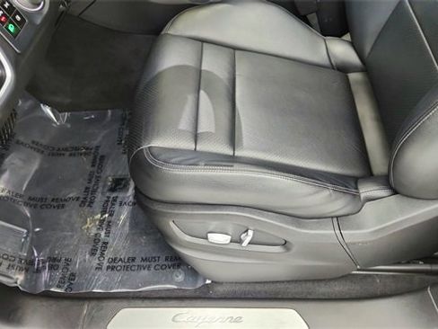 Used 2021 Porsche Cayenne Base image 33