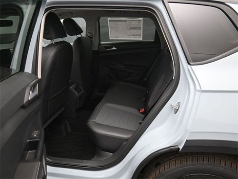 New 2026 Volkswagen Taos SE image 11