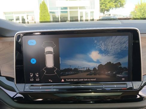 Used 2025 Volkswagen Atlas SE w/ Panoramic Sunroof Package FWD image 18