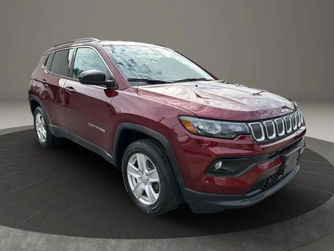 Used 2022 Jeep Compass Latitude w/ Convenience Group AWD/4WD image 3