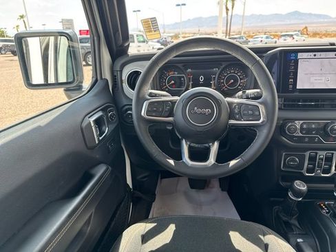 Used 2025 Jeep Wrangler Unlimited Sahara AWD/4WD image 13