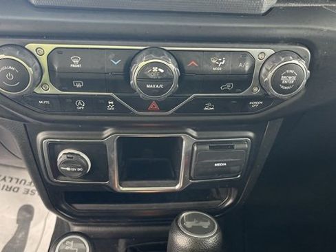 Used 2022 Jeep Wrangler Sport image 40