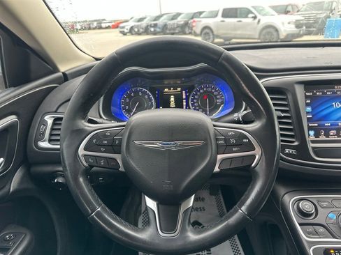 Used 2017 Chrysler 200 Limited Platinum FWD image 13