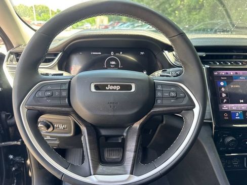Used 2023 Jeep Grand Cherokee Limited AWD/4WD image 18