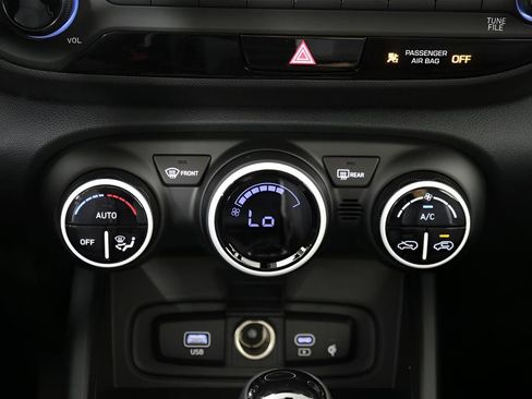 New 2025 Hyundai Venue Limited FWD image 24
