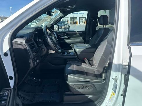 Used 2023 Chevrolet Suburban Premier AWD/4WD image 2