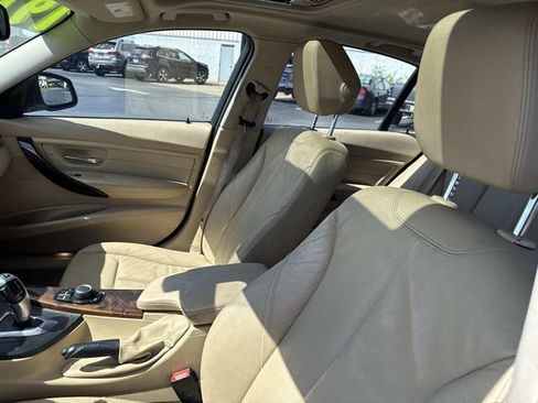 Used 2014 BMW 320i xDrive Sedan AWD/4WD image 11