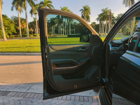 Used 2020 Chevrolet Suburban Premier image 10