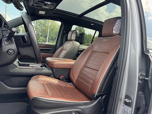 Used 2023 GMC Yukon Denali Ultimate w/ LPO, Floor Liner Package image 3