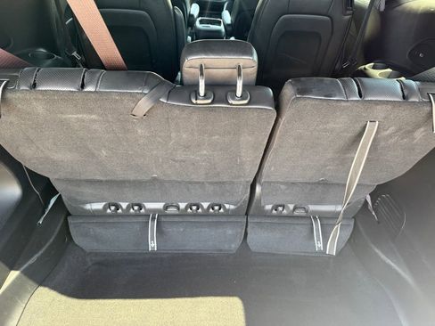 Used 2025 Chrysler Pacifica Limited FWD image 11