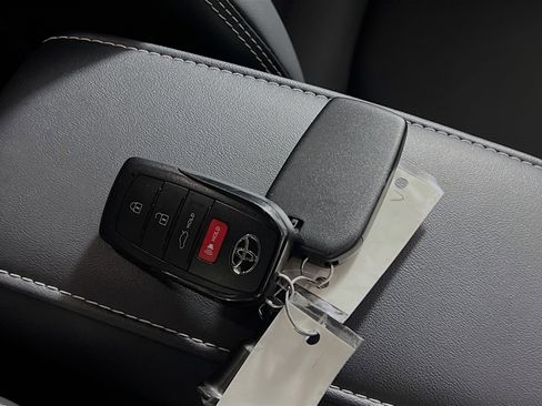 Used 2025 Toyota Corolla XLE image 36