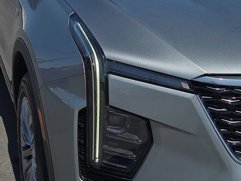 Used 2025 Cadillac XT4 Premium Luxury FWD image 7