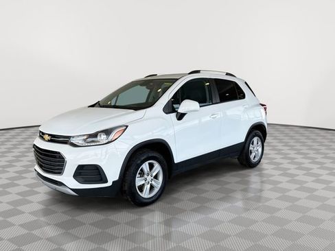 Certified 2022 Chevrolet Trax LT w/ LT Convenience Package image 5