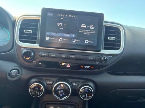 Used 2025 Hyundai Venue SEL FWD image 26