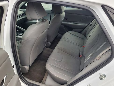 Used 2024 Hyundai Elantra SEL image 13