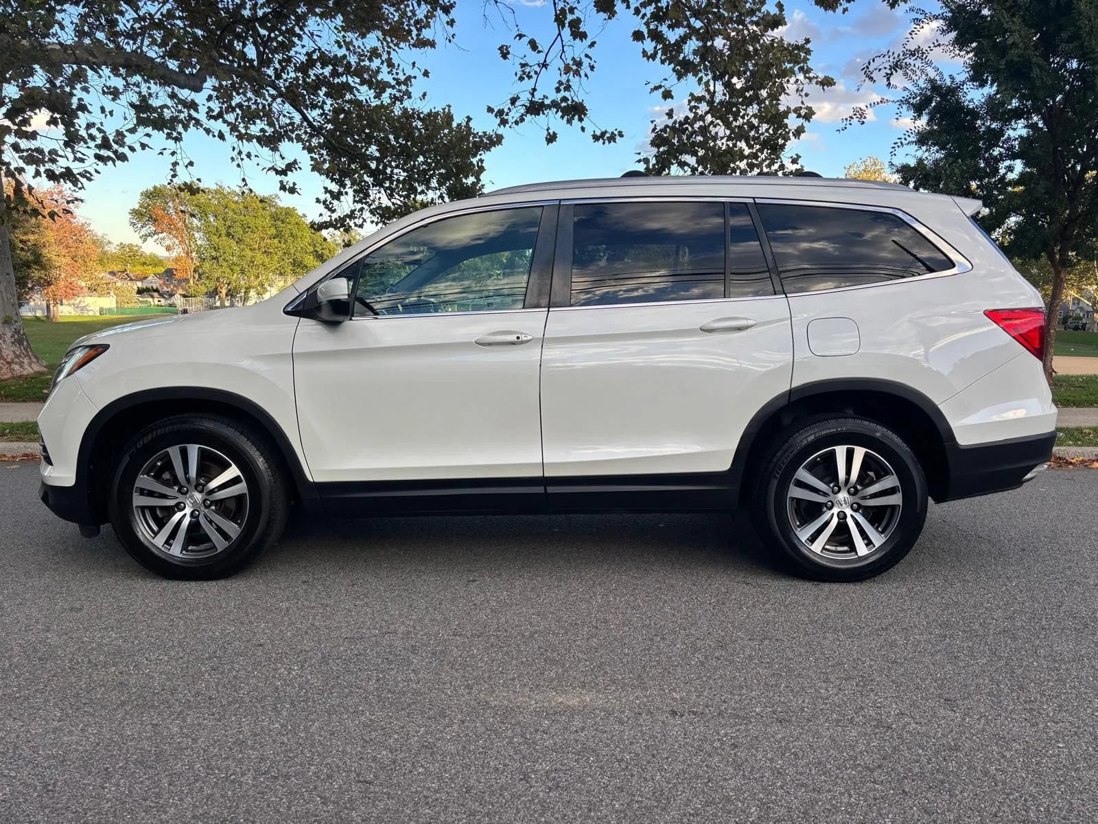 Used 2017 Honda Pilot EX-L image 2