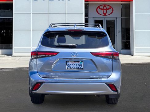 Used 2023 Toyota Highlander Platinum AWD/4WD image 5