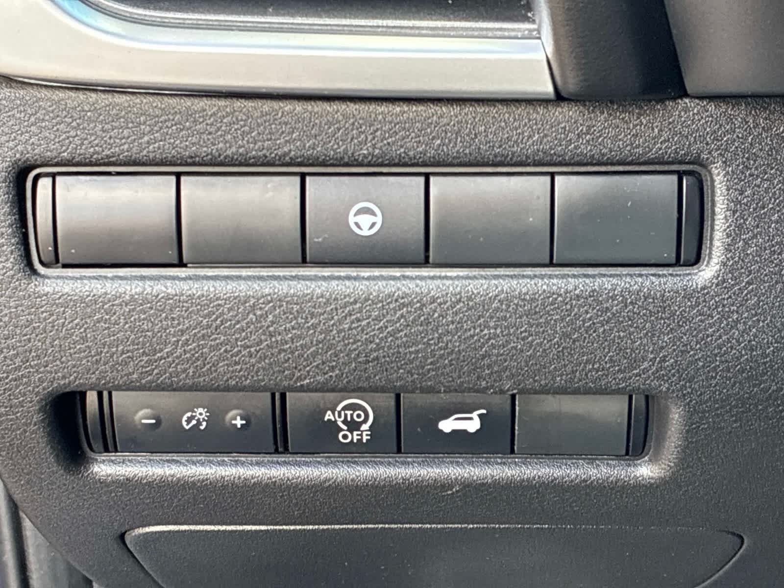 Used 2025 Nissan Rogue SV AWD/4WD image 29