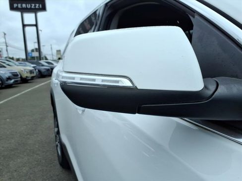 Certified 2023 GMC Acadia SLE w/ Driver Convenience Package image 9