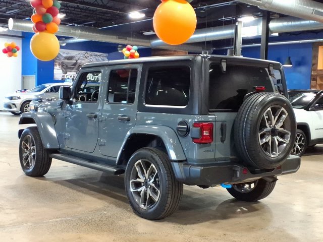 Used 2024 Jeep Wrangler Unlimited w/ Convenience Group AWD/4WD image 8