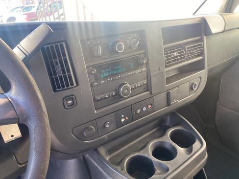 Used 2017 Chevrolet Express 2500 RWD image 21