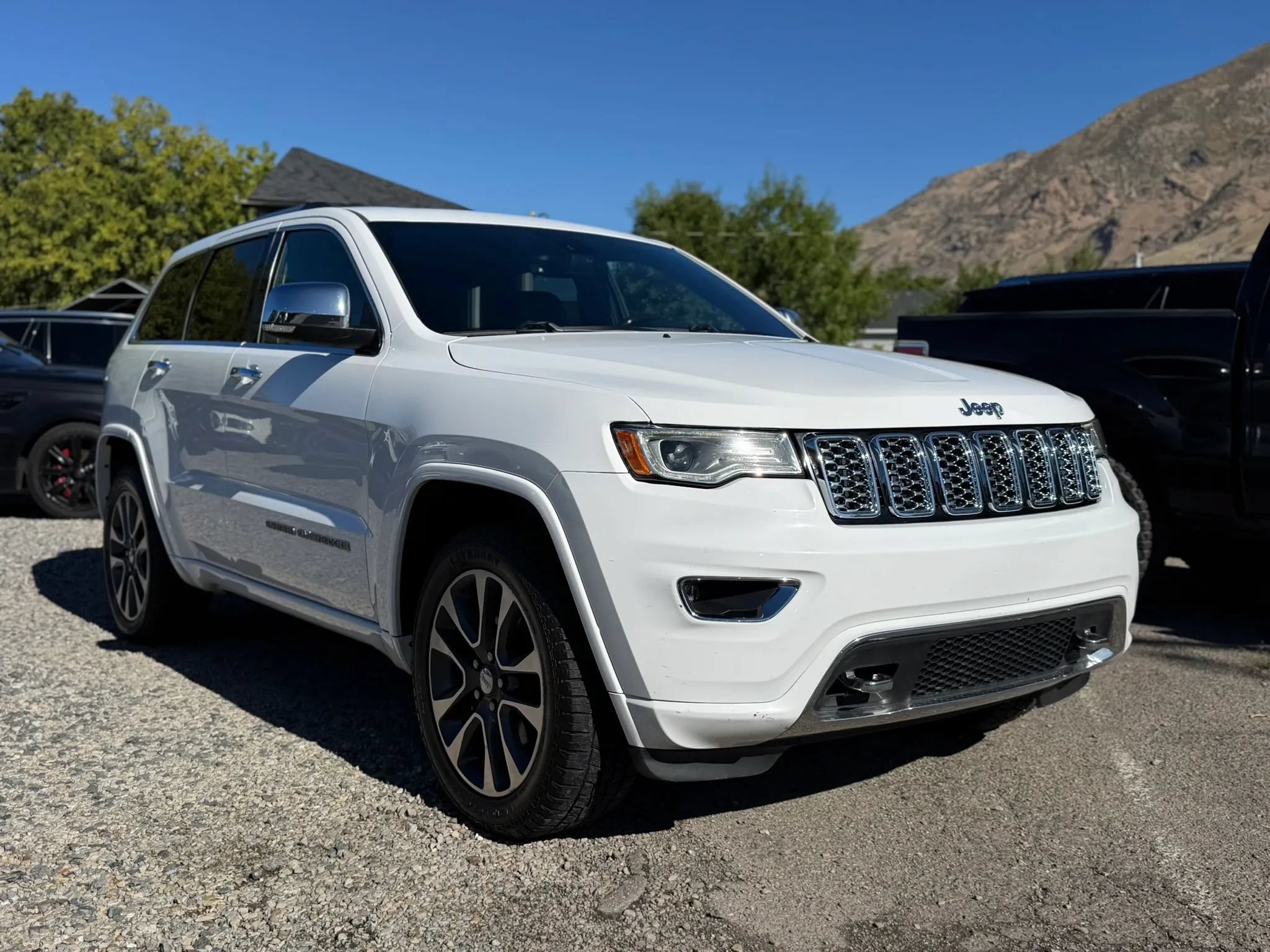 Used 2017 Jeep Grand Cherokee Overland AWD/4WD image 1