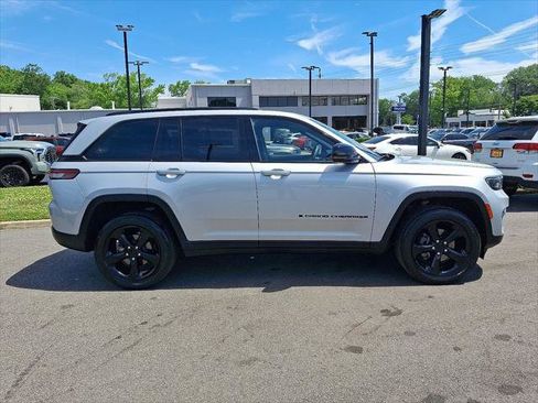Certified 2023 Jeep Grand Cherokee Altitude AWD/4WD image 7