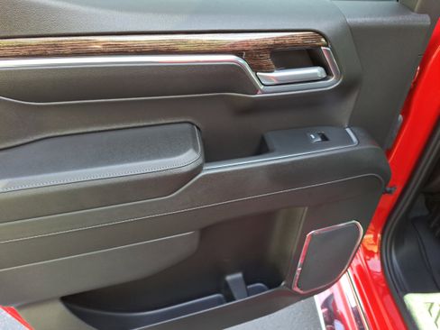 Used 2024 GMC Sierra 1500 SLE w/ Preferred Package image 12