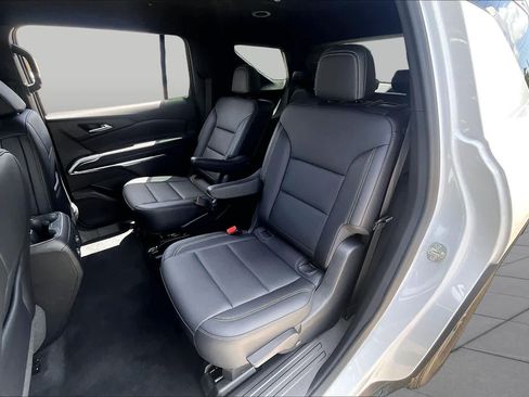 Used 2026 Chevrolet Traverse LT FWD image 21