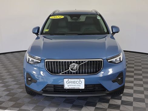 Used 2024 Volvo XC40 B5 Plus AWD/4WD image 3